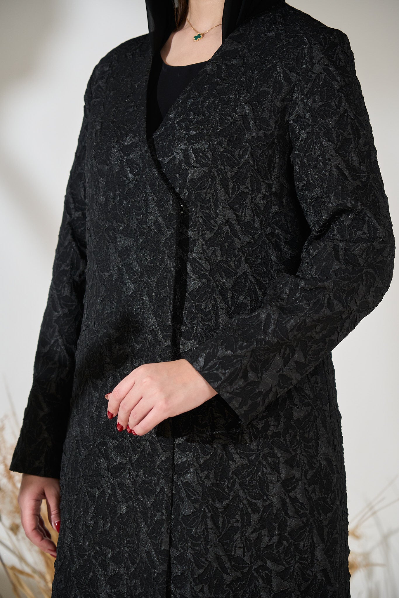 Maison Élise Noir Jacquard Abaya Product Description