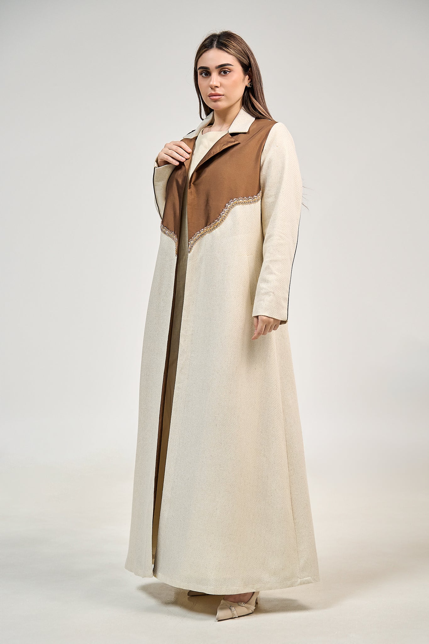 Contrast Lapel Linen Abaya with Elegant Embellished Detail