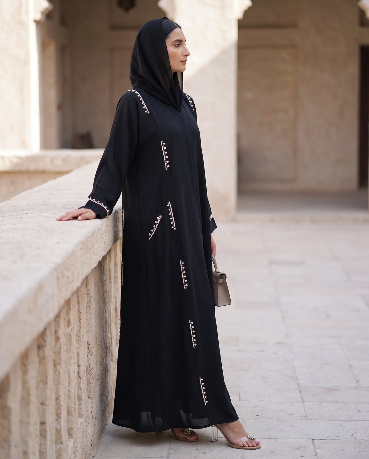 عباية بطبعة حجاب رملي