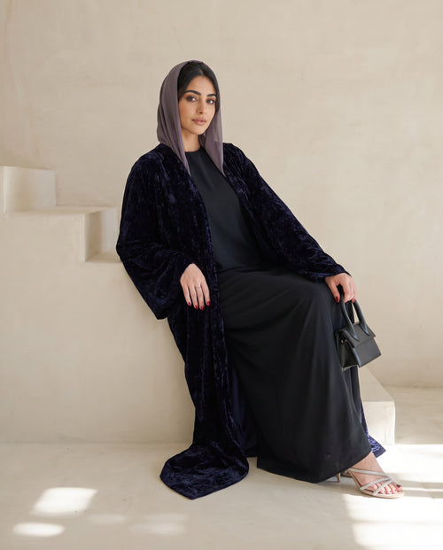 Luxe Black Crushed Velvet Abaya – hover image