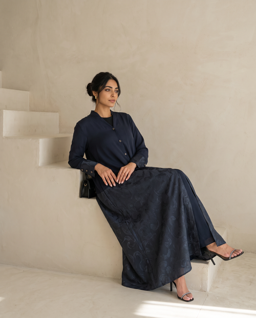Premium Midnight Navy Abaya – hover image