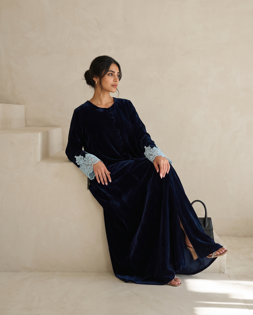 Midnight Velvet Abaya – hover image