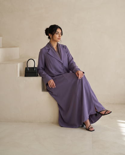 Elegant Mauve Crepe Abaya with Structured Lapel & Button Detailing