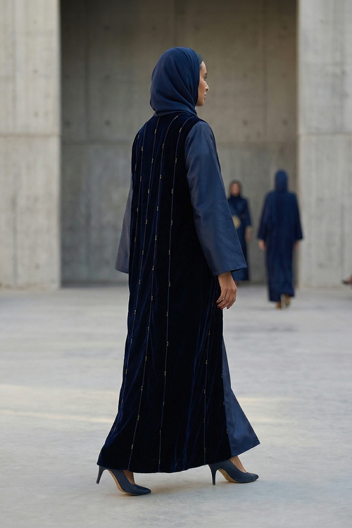 Regal Midnight Bloom Embellished Abaya – hover image