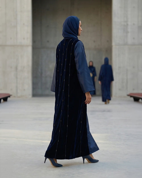 Regal Midnight Bloom Embellished Abaya – hover image