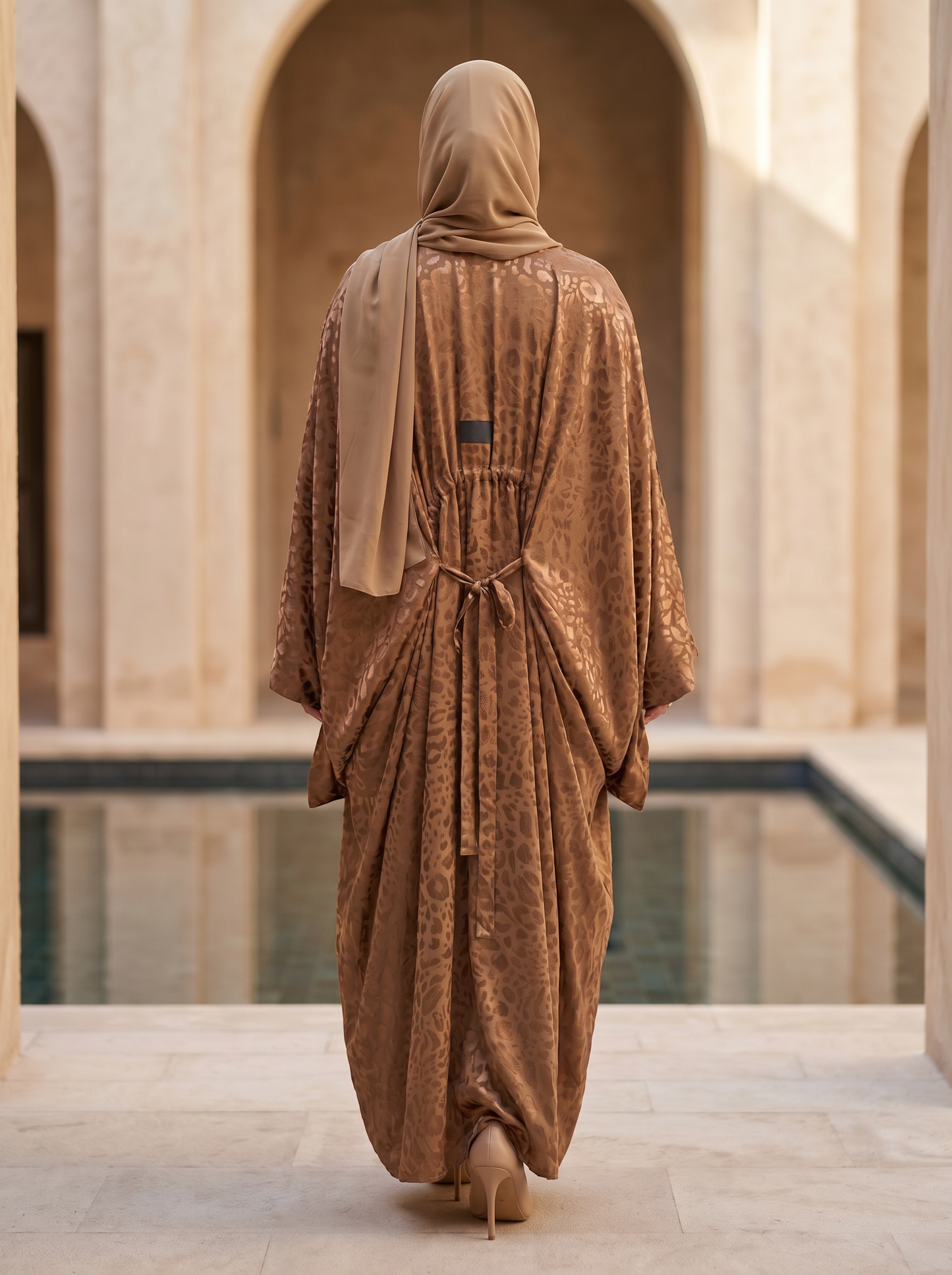 عباية بملمس مميز من Desert Ember