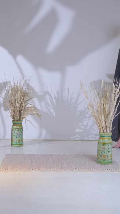 عباية مميزة بحاشية متباينة باللون الكحلي منتصف الليل